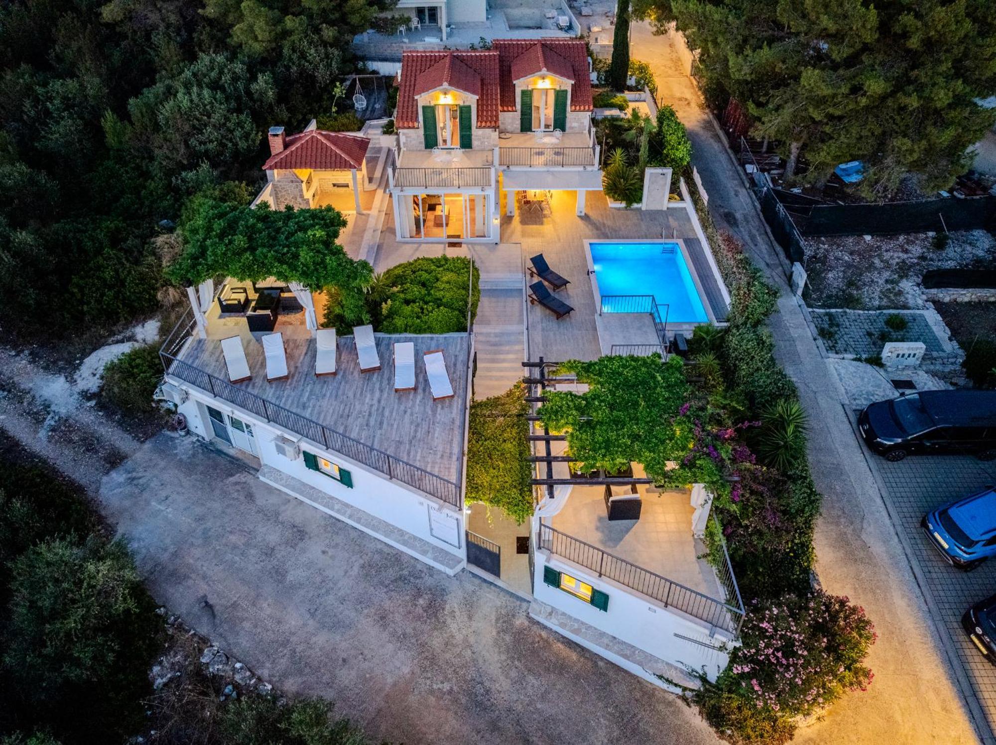 Villa Julia With Heated Pool, Ideal For Large Groups Milna  Exterior foto