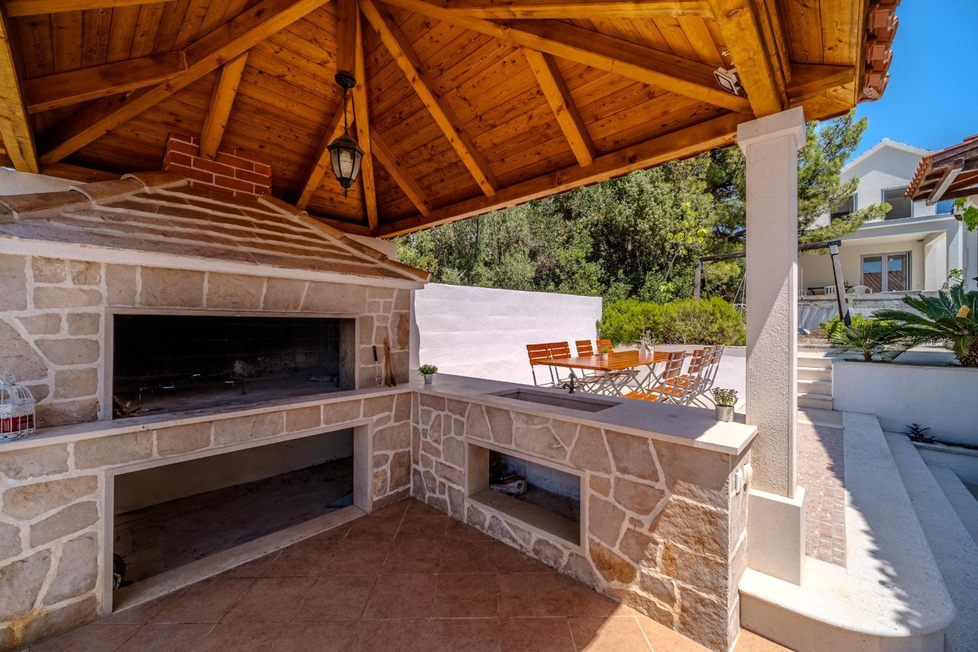 Villa Julia With Heated Pool, Ideal For Large Groups Milna  Exterior foto