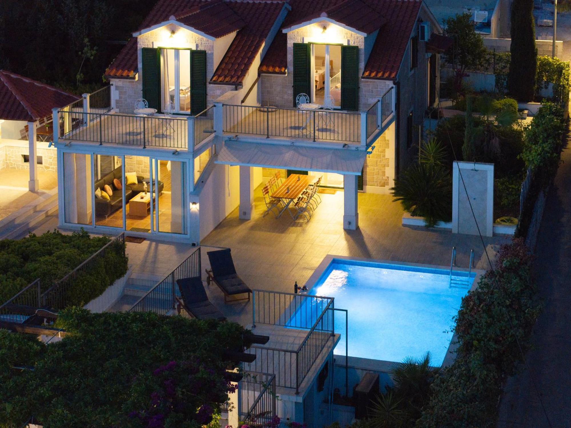 Villa Julia With Heated Pool, Ideal For Large Groups Milna  Exterior foto