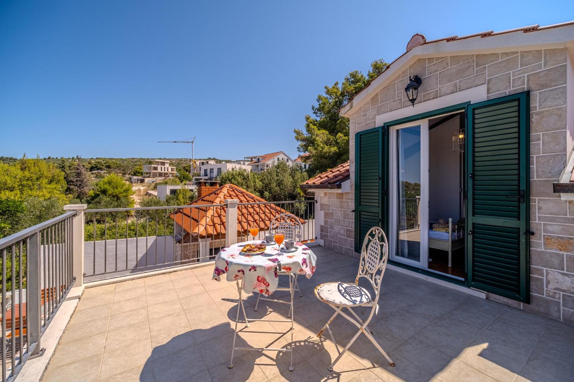 Villa Julia With Heated Pool, Ideal For Large Groups Milna  Exterior foto