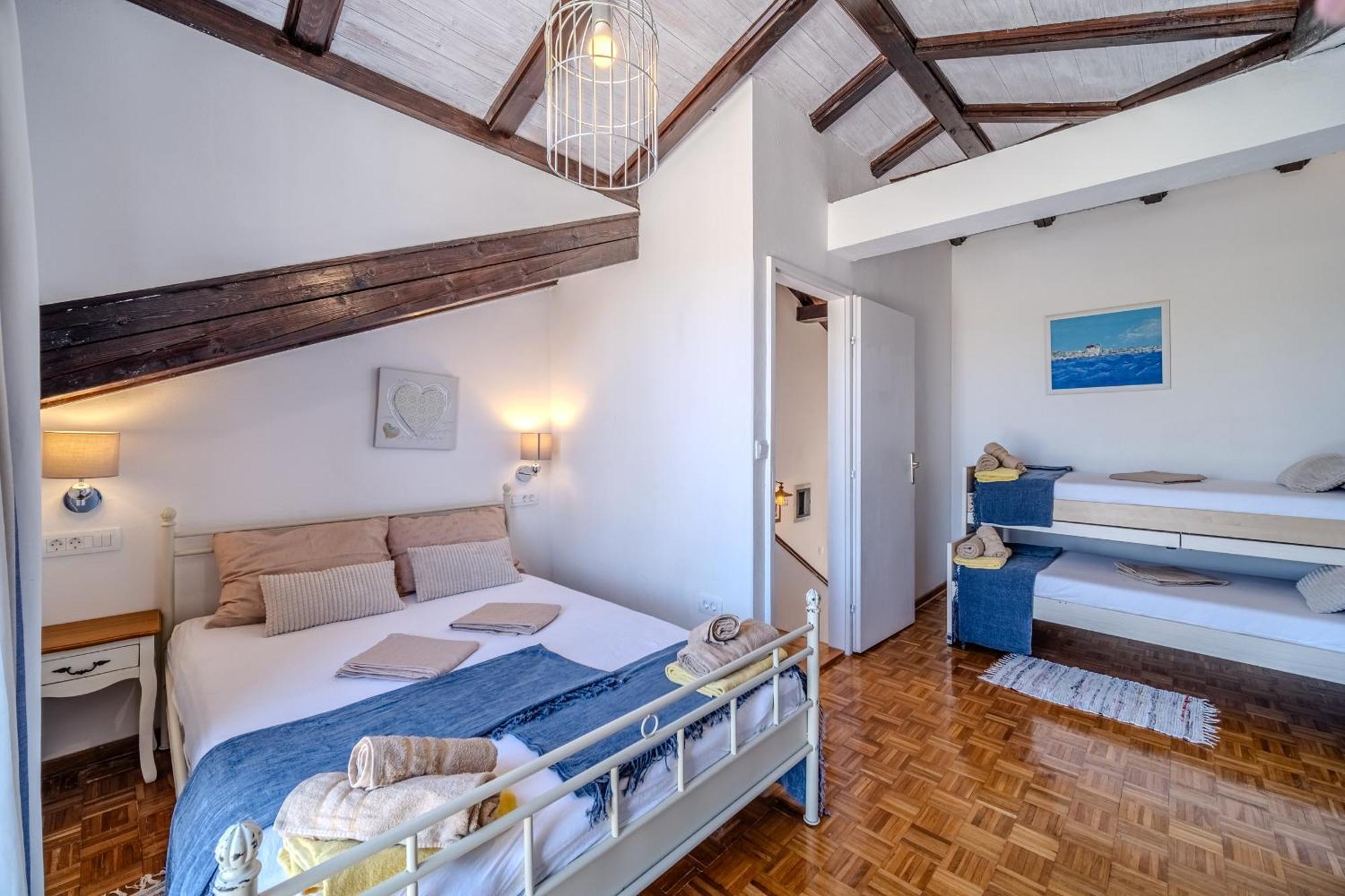 Villa Julia With Heated Pool, Ideal For Large Groups Milna  Exterior foto